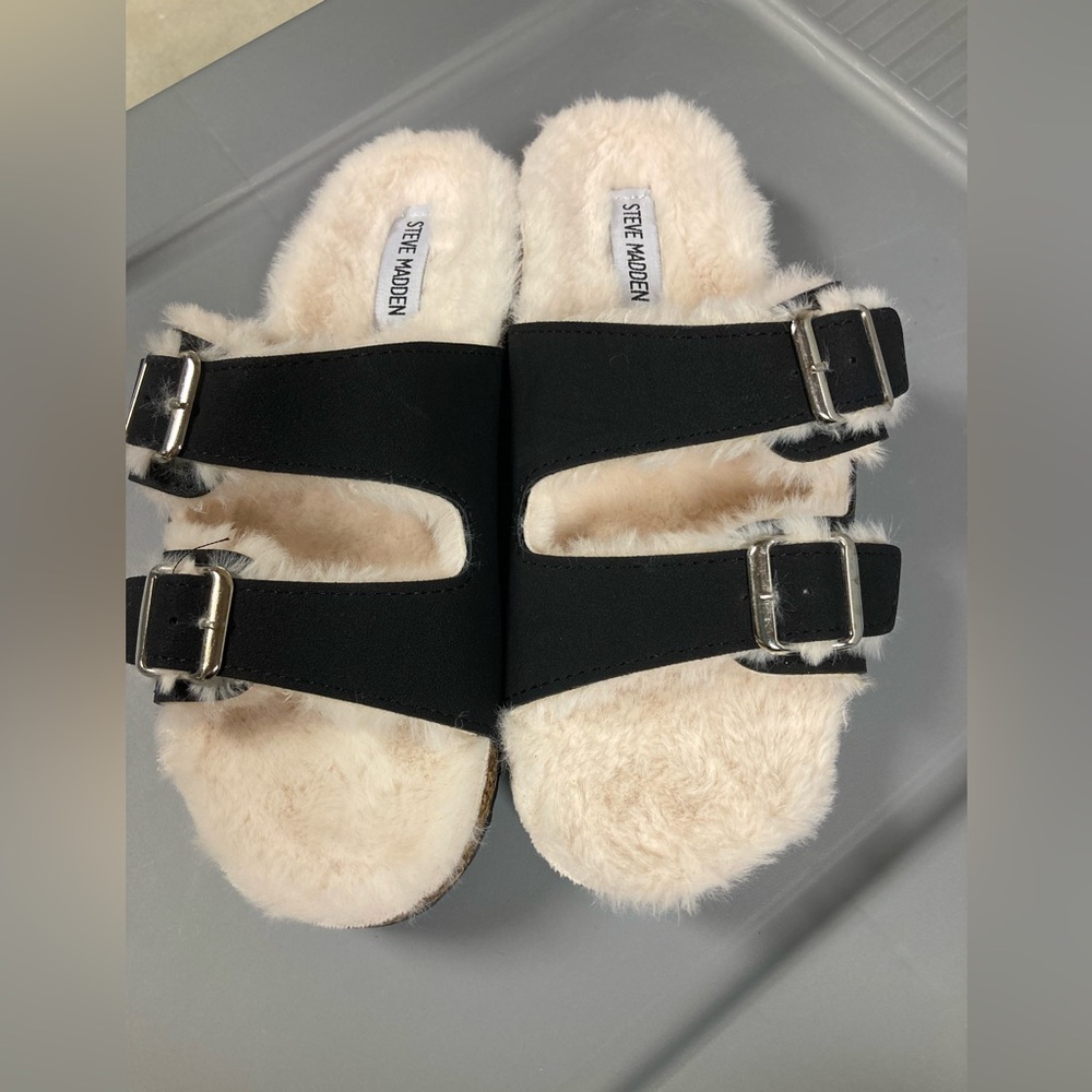 Steve Madden Faux Fur Slides Size 10/11 Black White Double Buckle Strap Sandals